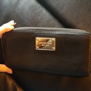 Michael kors black wallet